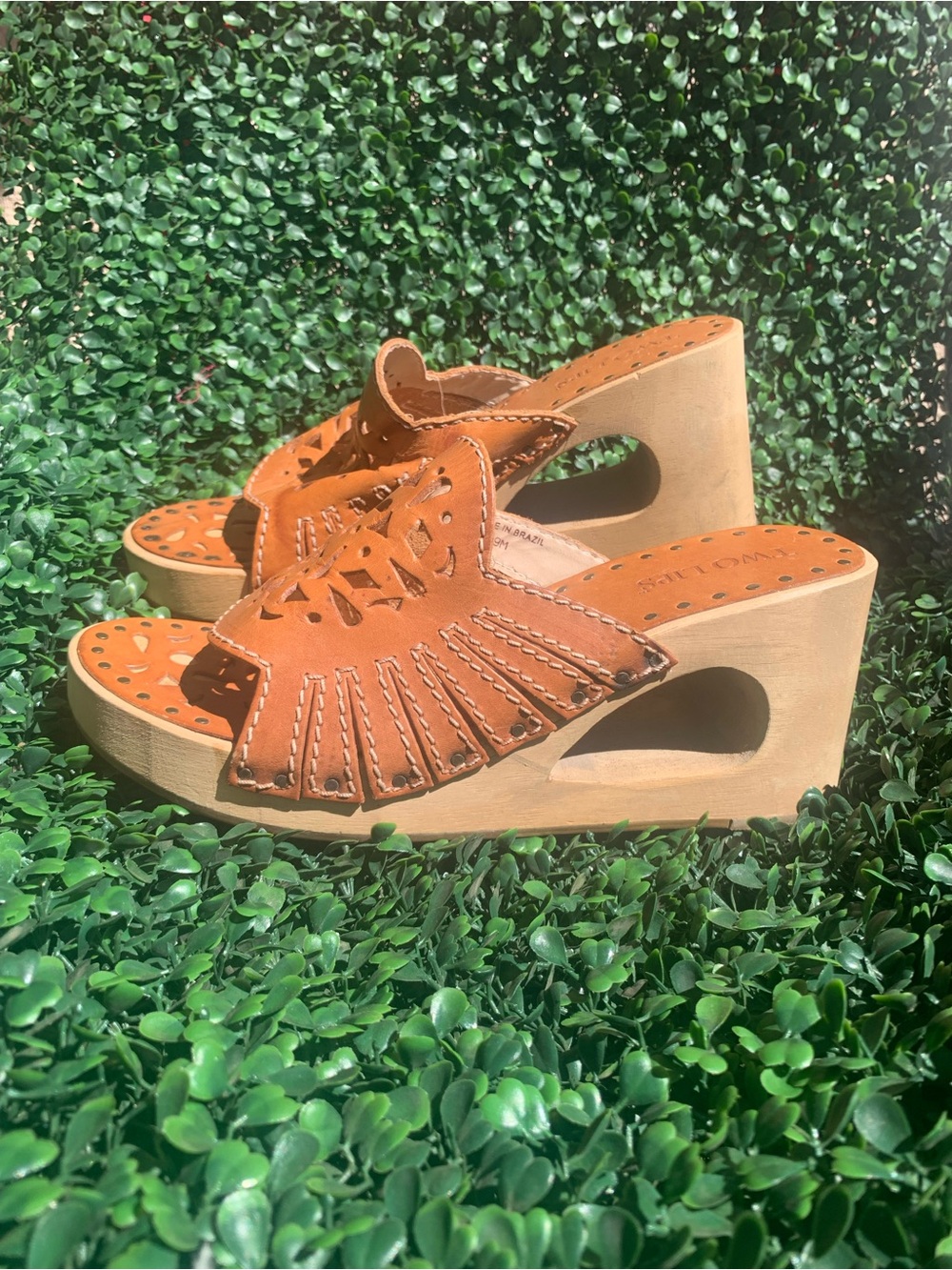 Vintage Two Lips Tan Leather Cut-Outs Design w/ wood carved platform sandal shoe